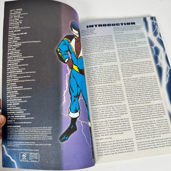 Black Lightning Volume 1 DC Comics Superheroes Science Fiction Graphic Novel PB - Picture 4 of 8